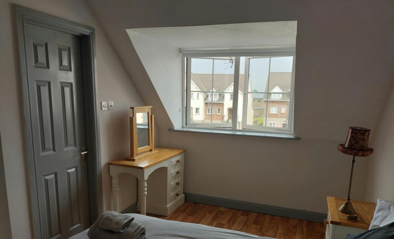 Ferienwohnung Cathedral Court Ennis Exterior foto